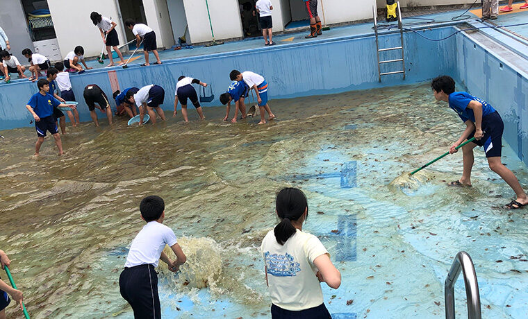 プール清掃　静岡県　小学校