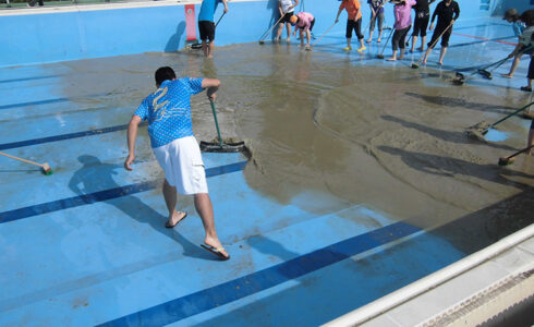 プール清掃　千葉県　小学校