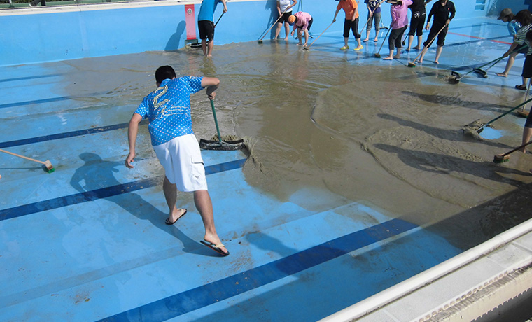 プール清掃　千葉県　小学校